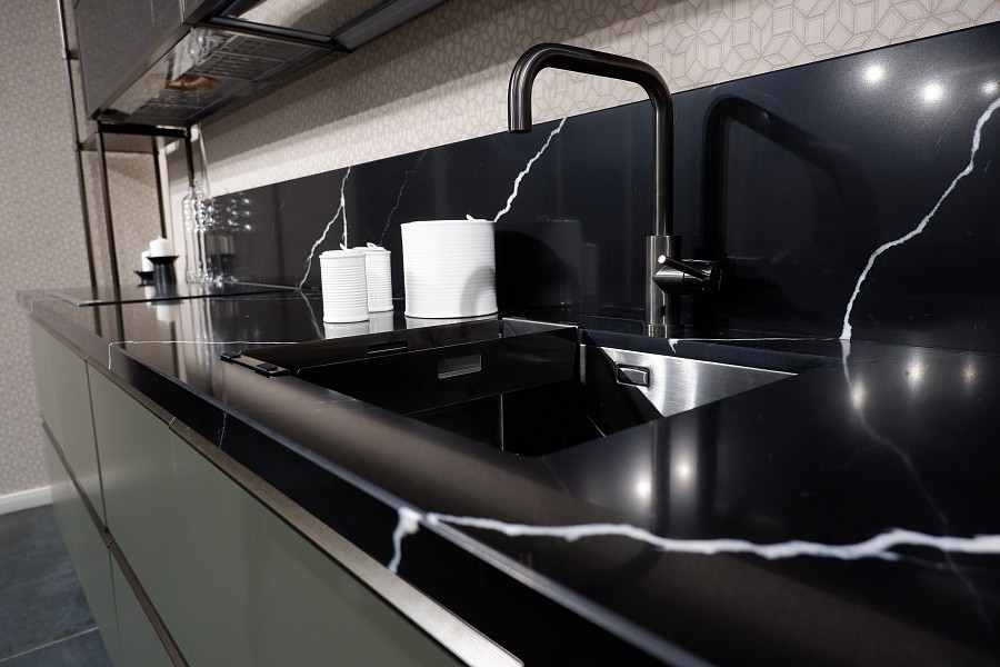 Vicostone Nero Marquina BQ-8740